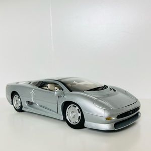1992 Jaguar XJ220 special edition by Maisto 1:18